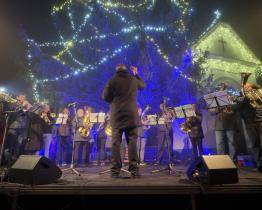 Na konci roku se nejen obyvatelé Zarazic sešli u kapličky Panny Marie