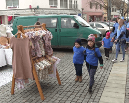 Světový den porozumění autismu připomněly pochod a výstavy