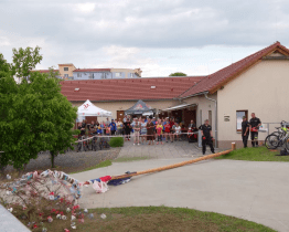 Na závěr dětského dne v Kunovicích pokáceli májku
