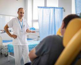 Obstřiky, akupunktura i léčba konopím. Ambulanci léčby chronické bolesti v KNTB vyhledává stále více pacientů