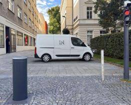 Neoprávněným vjezdům do pěší zóny brání výsuvné sloupky