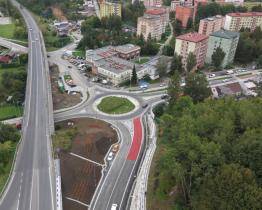 Rampa Mostecká ve Vsetíně ode dneška slouží řidičům. Problémový úsek je nyní bezpečnější
