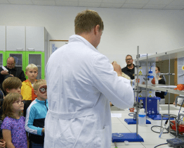 Noc vědců přilákala děti i dospělé