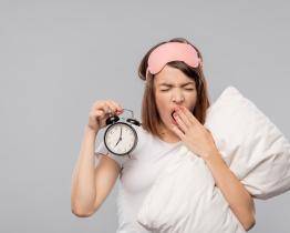 Přechod na zimní čas: Spíme o hodinu déle, ale našemu biorytmu to může uškodit