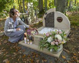 Na Lesním hřbitově vzniklo pietní místo pro rodiče, kteří přišli o miminko