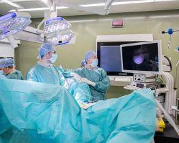 Urologové KNTB jako jedni z prvních v Česku implantovali umělý močový svěrač 