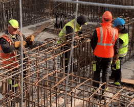 V Rokytnici vyrůstá nový bytový dům, staví ho soukromý investor