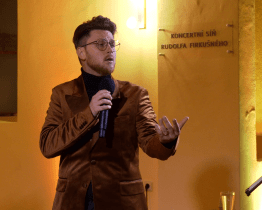 Klášterní kaple hostila Šansonování Davida Macháčka