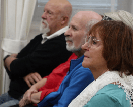 S nástrahami internetu a umělé inteligence se seznámili senioři i děti