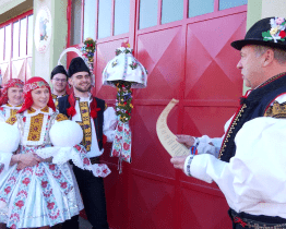 Císařské hody v Jarošově letos oslavilo 40 krojovaných