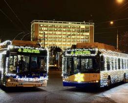 Dvojnásobná radost pro cestující! Ulicemi Zlína a Otrokovic budou letos jezdit dva vánoční trolejbusy