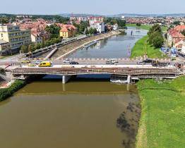 Frekventovaný most přes řeku Moravu v Uherském Hradišti bude zprovozněn do konce listopadu