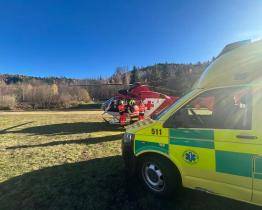 Dva pády z výšky během 24 hodin. Pro vážně zraněného muže letěl do Vsetína vrtulník