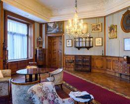 Záchrana vzácných tapet v zámku Lešná pokračuje. Tentokrát se dočkal Dámský salon