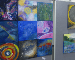 Výstava Kouzlo okamžiku v aule ZUŠ potrvá do začátku prosince