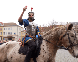 Svatý Martin přivezl do Uherského Hradiště mladá vína