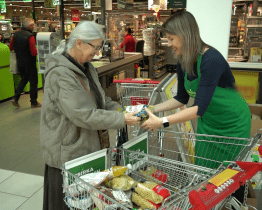 Při potravinové sbírce se v malenovickém centru podařilo vybrat přes 500 kg potravin