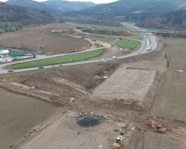 Přeložka I/57 má hotové všechny mostní základy