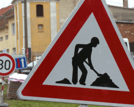 Nové autobusové zastávky v Chrášťanech zkvalitní dopravní obslužnost