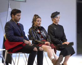 Česká premiéra nabídne politickou korektnost bez milosti