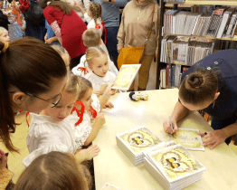 Den pro dětskou knihu představil Čmeláčí příběhy