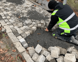 Chodník Panskou zahradou na Sychrov je po rekonstrukci otevřen 