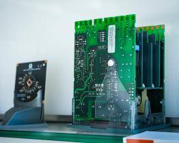 Baťova univerzita otevírá perspektivní bakalářskou specializaci zaměřenou na polovodiče