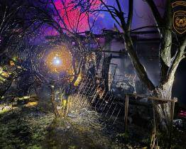 V Hutisku-Solanci hořely přístřešky a altán u rodinného domu