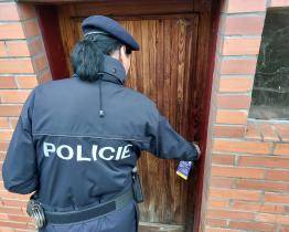 Policisté kontrolovali zazimované chaty. Na dveřích nechali majitelům vzkaz