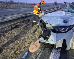 Provoz na dálnici D1 u Kroměříže komplikovala dnes ráno nehoda automobilu