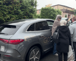 Senior Taxi jezdí ve Zlíně už půl roku, každý měsíc přepraví přes 300 seniorů