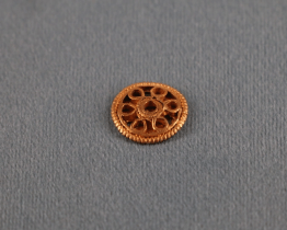 Výstava ukazuje miniaturní šperky vyrobené dávnými předky