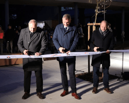 Před Základní školou Hutník vzniklo nové veřejné prostranství