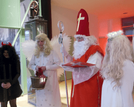 Mikuláš s družinou zavítali do Baťova mrakodrapu