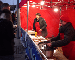 Vánoční jarmark v Bojkovicích nabídl hudbu i živý betlém