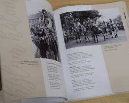 Nová kniha mapuje historii Skoronské jízdy králů na Slováckých rocích