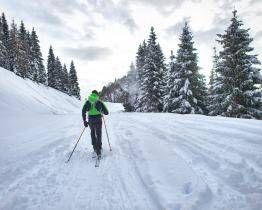 Láká vás skitouring v Beskydech a Bílých Karpatech? S výběrem tras pomůže nový průvodce