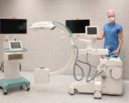 Chirurgové ve Valašském Meziříčí používají při operacích moderní C-rameno s RTG technologií