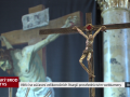Věřící se zúčastní velikonoční liturgie prostřednictvím webkamery
