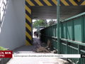 Začíná oprava chodníku pod železničním mostem