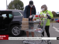 Dobrovolníci pomáhají s nákupem potravin a léků