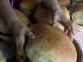 V Sidonii pekli velikonoční chleba ve sklářské peci 