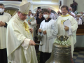 Kardinál Duka posvětil ve Vsetíně kostelní zvony