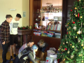 Děti z Dětského domova Lazy dostaly vánoční nadílku s předstihem