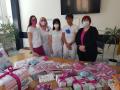 Nedoklubko přivezlo do Baťovy nemocnice dárky pro předčasně narozené děti