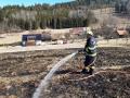 Hasiči varují: Nevypalujte trávu, hrozí požáry
