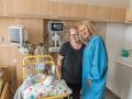 Novorozenecké oddělení obdrželo přístroje za téměř půl milionu. Do nemocnice přijela i Vendula Pizingerová