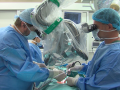 Ortopedi dohánějí plánované operace, které zastavil covid