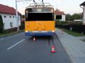 Nezletilý chlapec vjel ve Zlíně pod kola trolejbusu. Je těžce zraněn