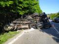 Na hlavním tahu na Slovensko havaroval nákladní automobil. Pro řidiče musel letět vrtulník